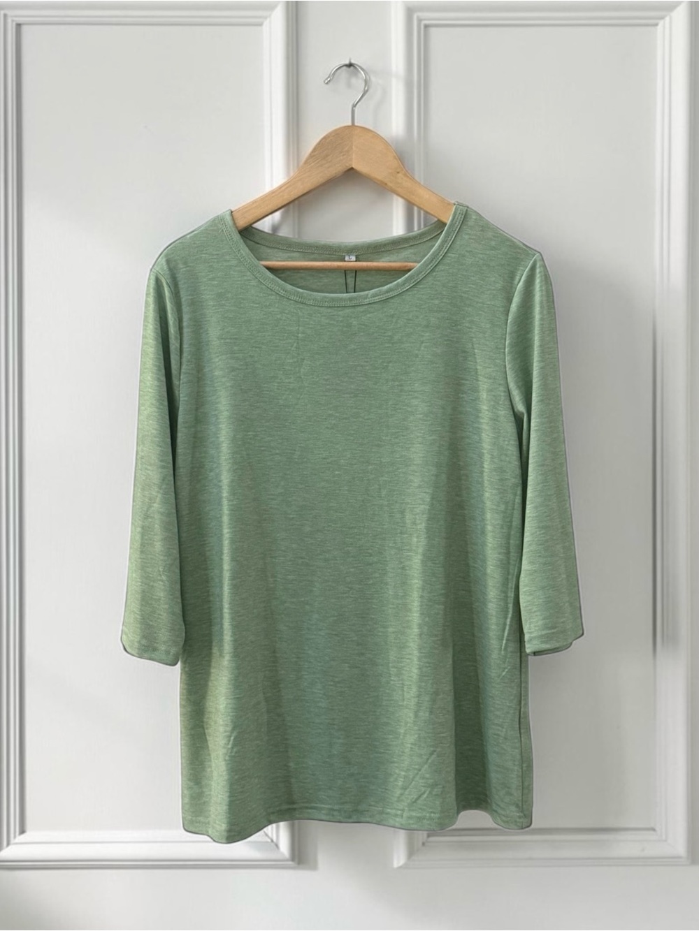 NWT Women’s 3/4 Sleeve Crewneck Tee in Light Sage Green! Large! NEW!